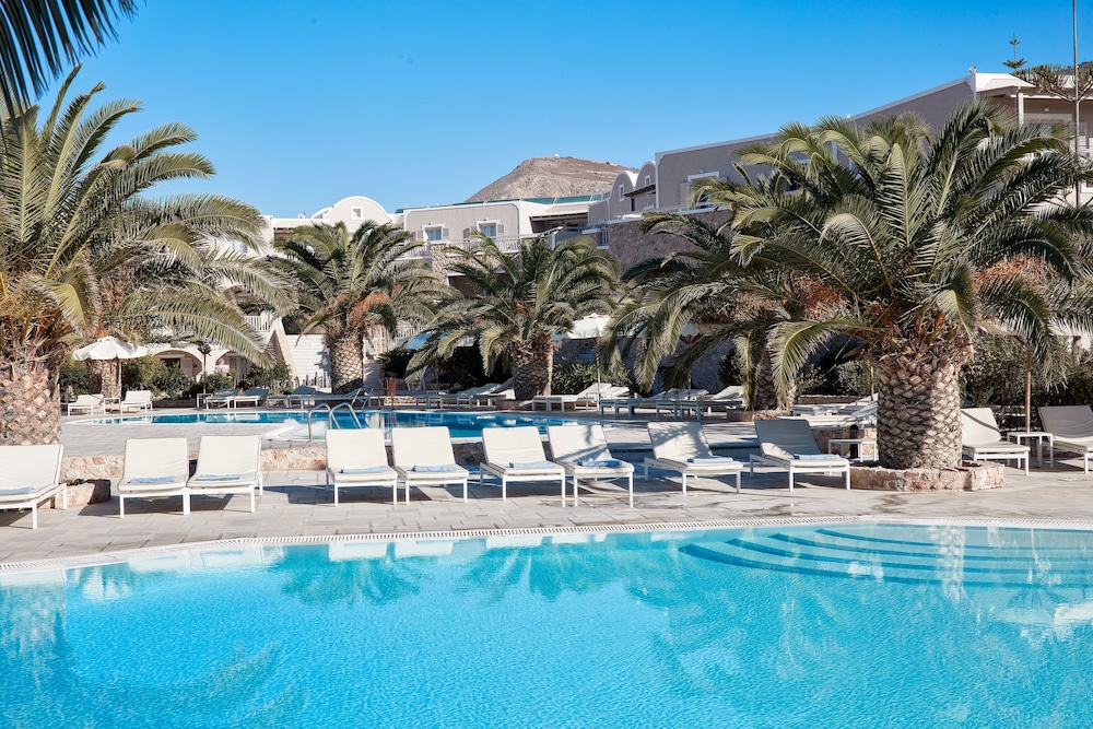 Santo Miramare Resort — Swimming pool in Aghios Georgios (Santorini), South Aegean
