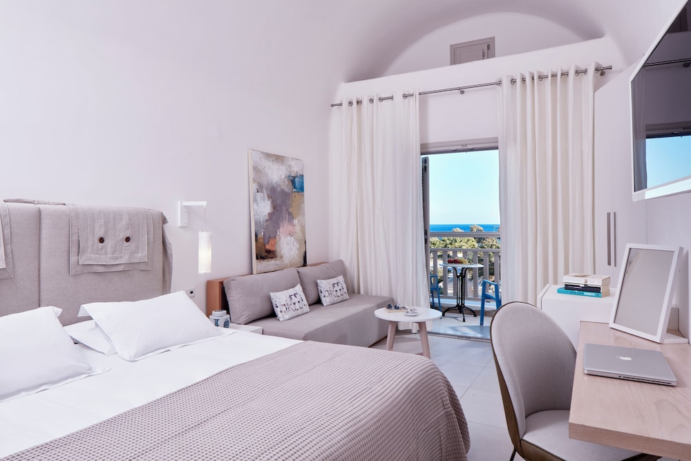 Santo Miramare Resort — Hotel rooms in Aghios Georgios (Santorini), South Aegean