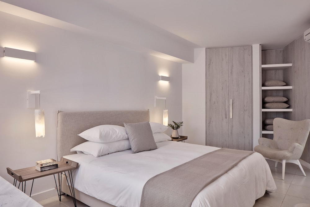 Santo Miramare Resort — Hotel rooms in Aghios Georgios (Santorini), South Aegean