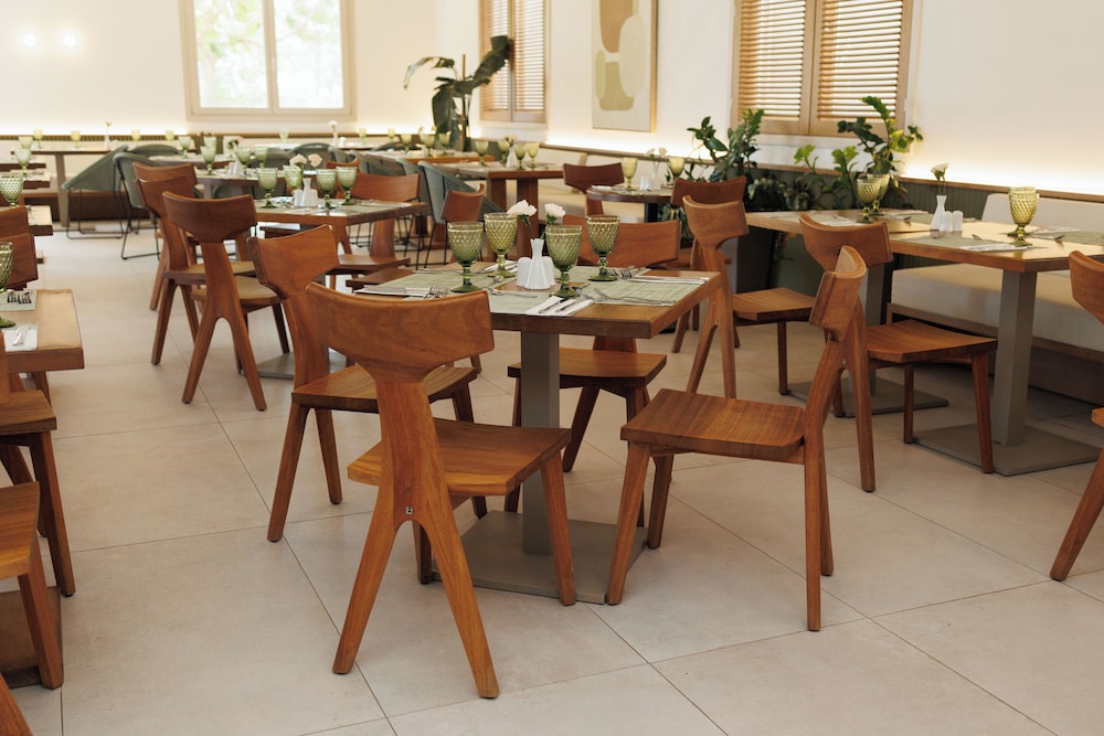 Santo Miramare Resort — Restaurant & bars in Aghios Georgios (Santorini), South Aegean