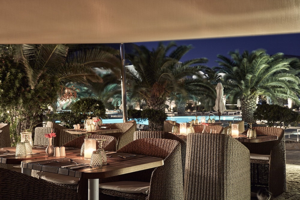 Santo Miramare Resort — Restaurant & bars in Aghios Georgios (Santorini), South Aegean