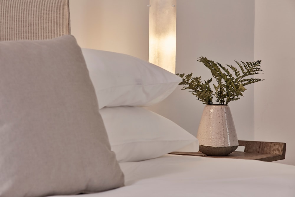 Santo Miramare Resort — Hotel rooms in Aghios Georgios (Santorini), South Aegean