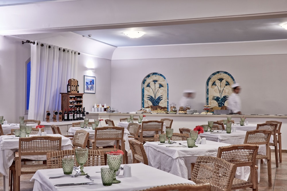 Santo Miramare Resort — Restaurant & bars in Aghios Georgios (Santorini), South Aegean