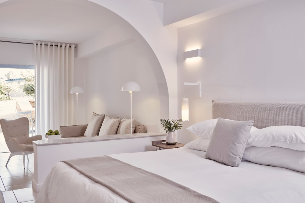 Santo Miramare Resort — Hotel rooms in Aghios Georgios (Santorini), South Aegean