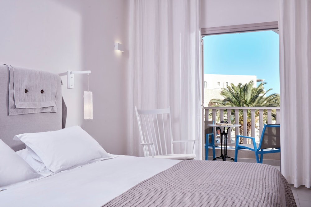 Santo Miramare Resort — Hotel rooms in Aghios Georgios (Santorini), South Aegean