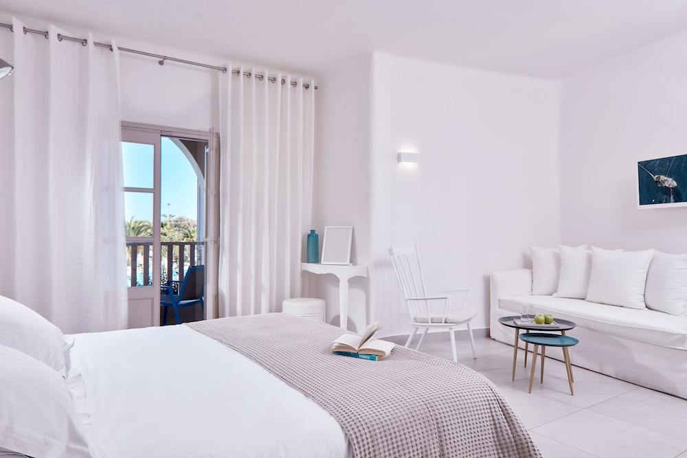 Santo Miramare Resort — Hotel rooms in Aghios Georgios (Santorini), South Aegean