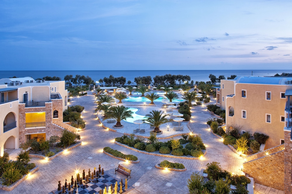 Santo Miramare Resort — Swimming pool in Aghios Georgios (Santorini), South Aegean