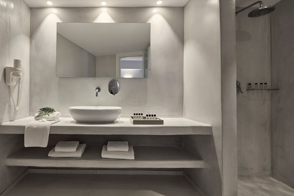 Santo Miramare Resort — Hotel rooms in Aghios Georgios (Santorini), South Aegean