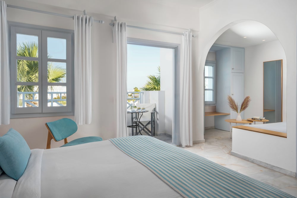 Santorini Kastelli Resort — Hotel rooms in Kamari, South Aegean