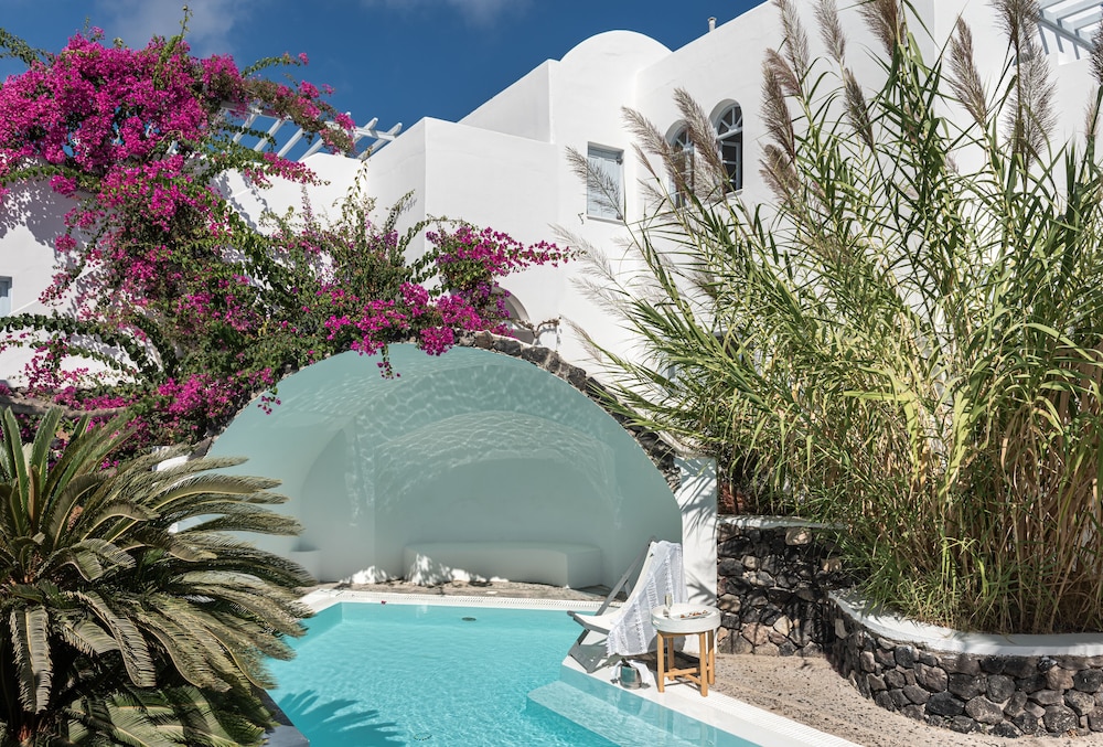 Santorini Kastelli Resort — Swimming pool in Kamari, South Aegean