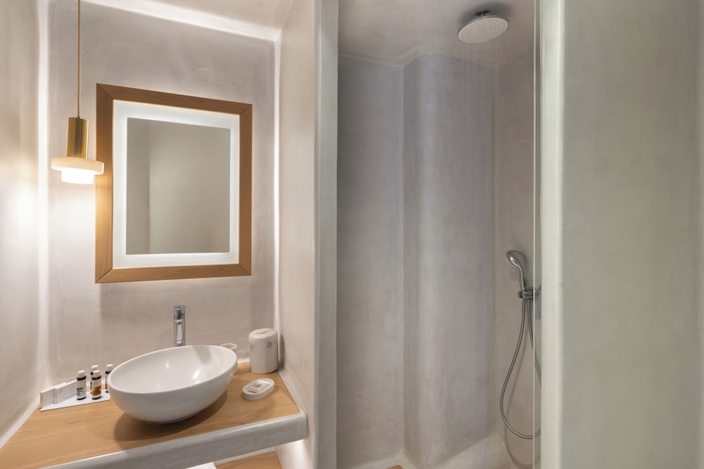 Santorini Kastelli Resort — Hotel rooms in Kamari, South Aegean