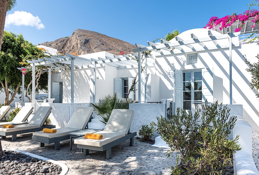 Santorini Kastelli Resort — Hotel building in Kamari, South Aegean