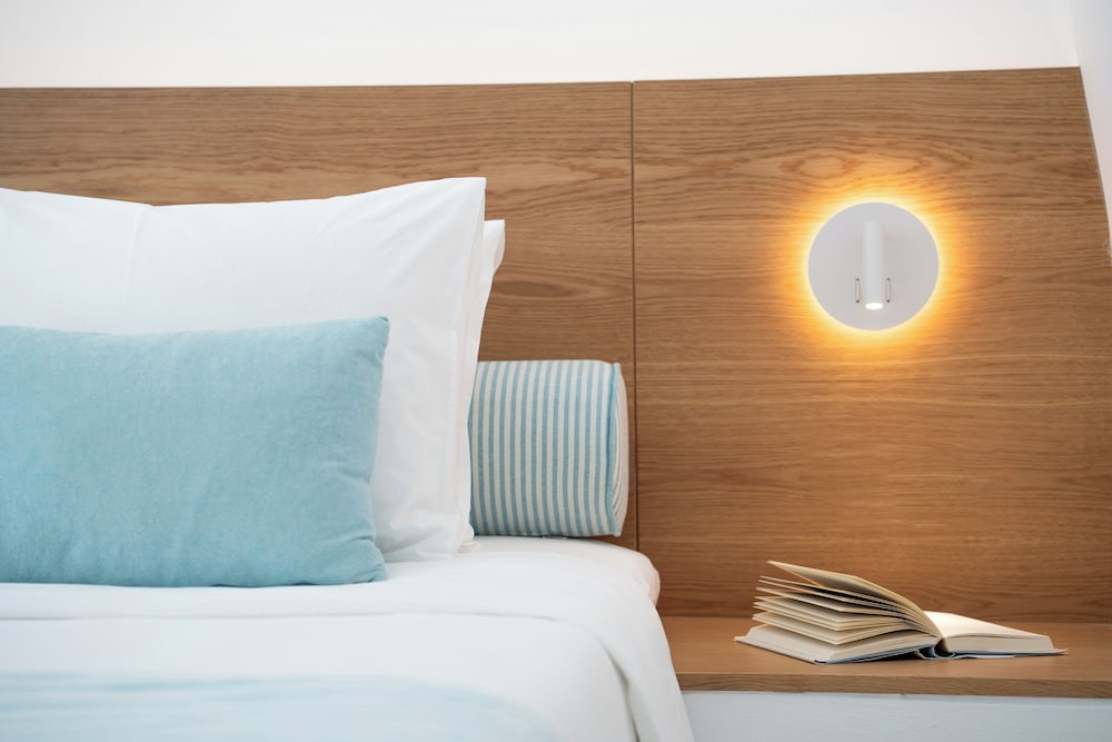 Santorini Kastelli Resort — Hotel rooms in Kamari, South Aegean