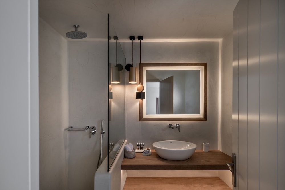 Santorini Kastelli Resort — Hotel rooms in Kamari, South Aegean
