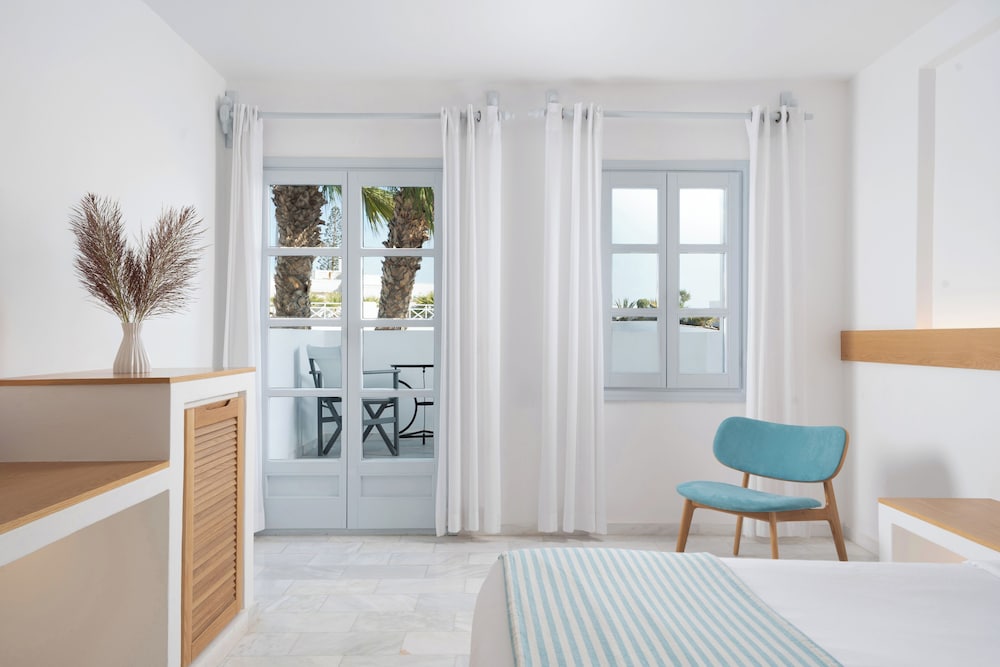 Santorini Kastelli Resort — Hotel rooms in Kamari, South Aegean