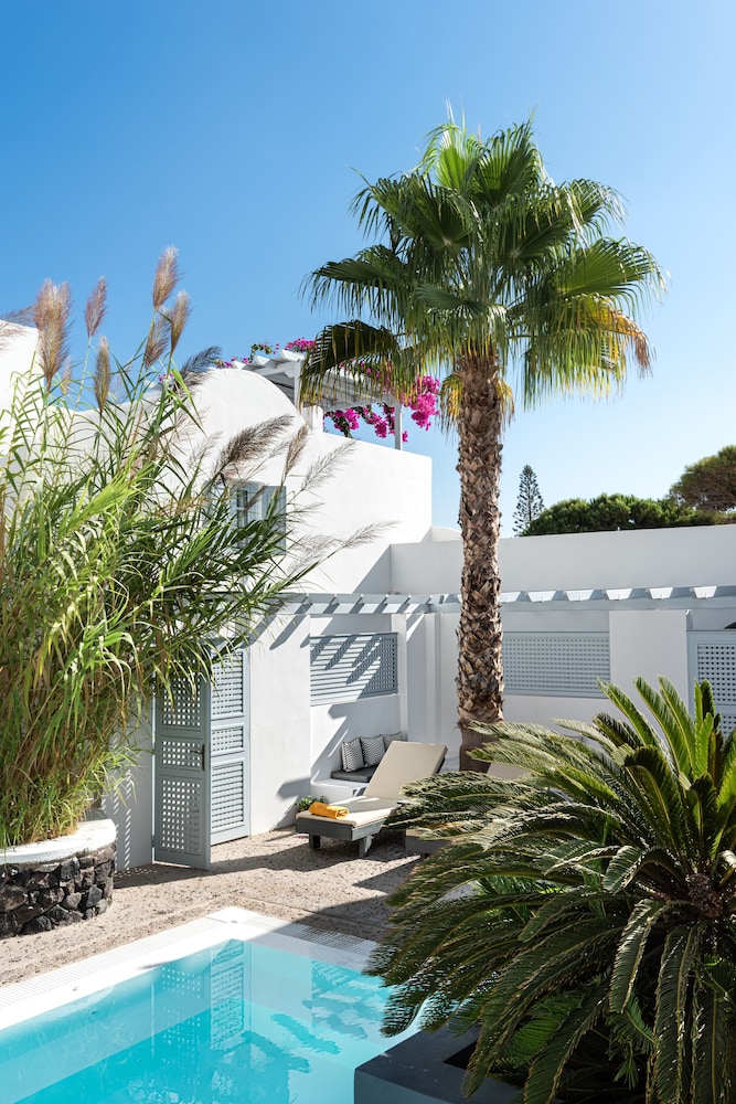 Santorini Kastelli Resort — Hotel building in Kamari, South Aegean