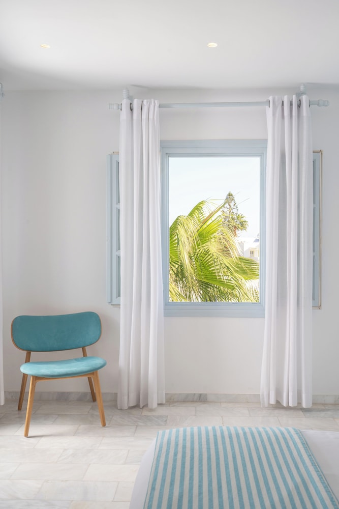 Santorini Kastelli Resort — Hotel rooms in Kamari, South Aegean