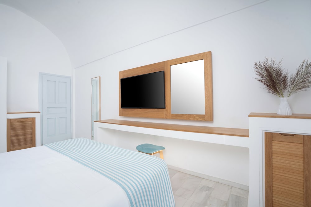 Santorini Kastelli Resort — Hotel rooms in Kamari, South Aegean
