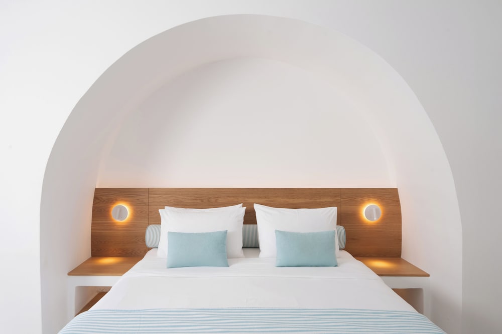 Santorini Kastelli Resort — Hotel rooms in Kamari, South Aegean