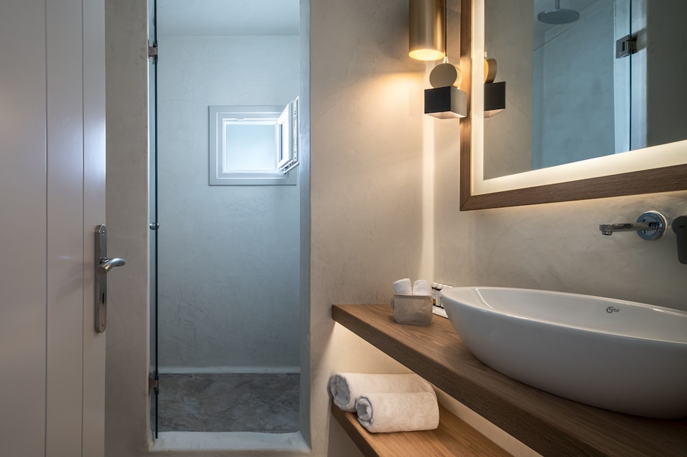 Santorini Kastelli Resort — Hotel rooms in Kamari, South Aegean