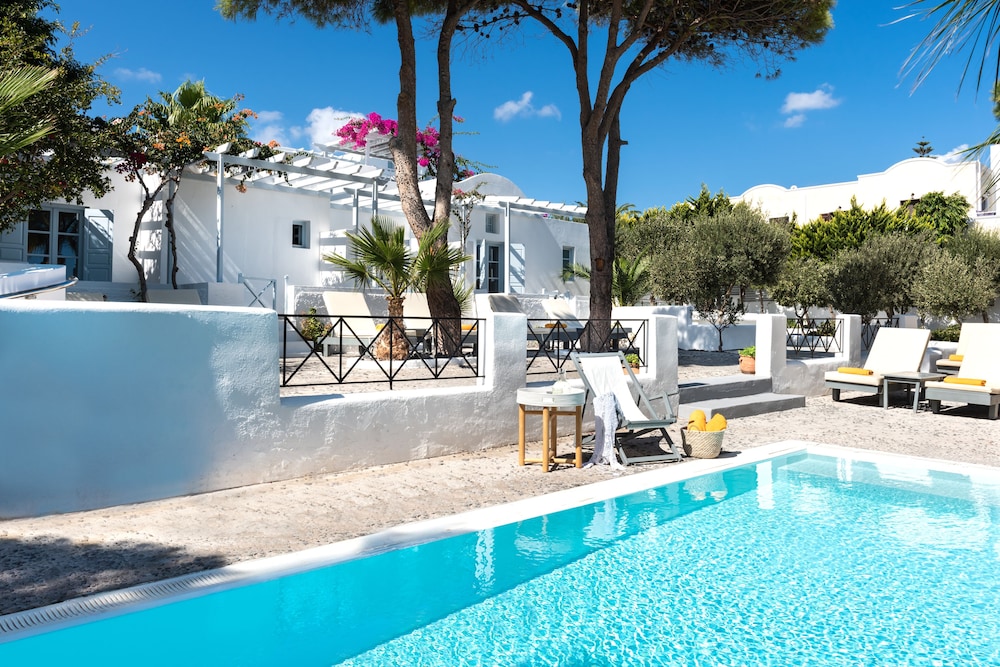 Santorini Kastelli Resort — Swimming pool in Kamari, South Aegean