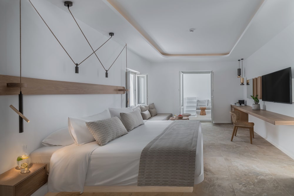 Santorini Kastelli Resort — Hotel rooms in Kamari, South Aegean