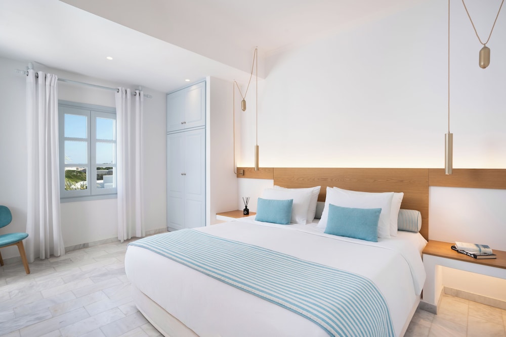 Santorini Kastelli Resort — Hotel rooms in Kamari, South Aegean