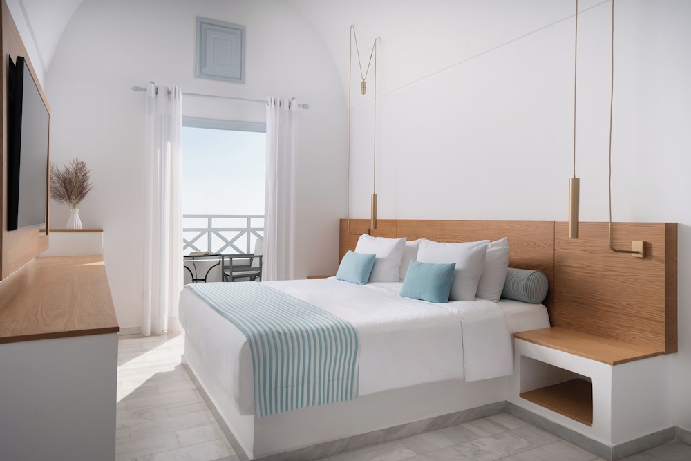 Santorini Kastelli Resort — Hotel rooms in Kamari, South Aegean