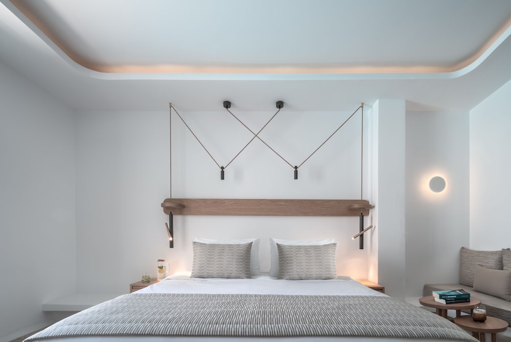 Santorini Kastelli Resort — Hotel rooms in Kamari, South Aegean
