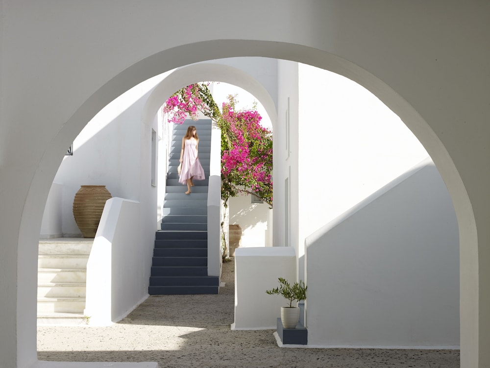 Santorini Kastelli Resort — Hotel building in Kamari, South Aegean