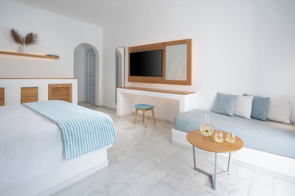 Santorini Kastelli Resort — Hotel rooms in Kamari, South Aegean