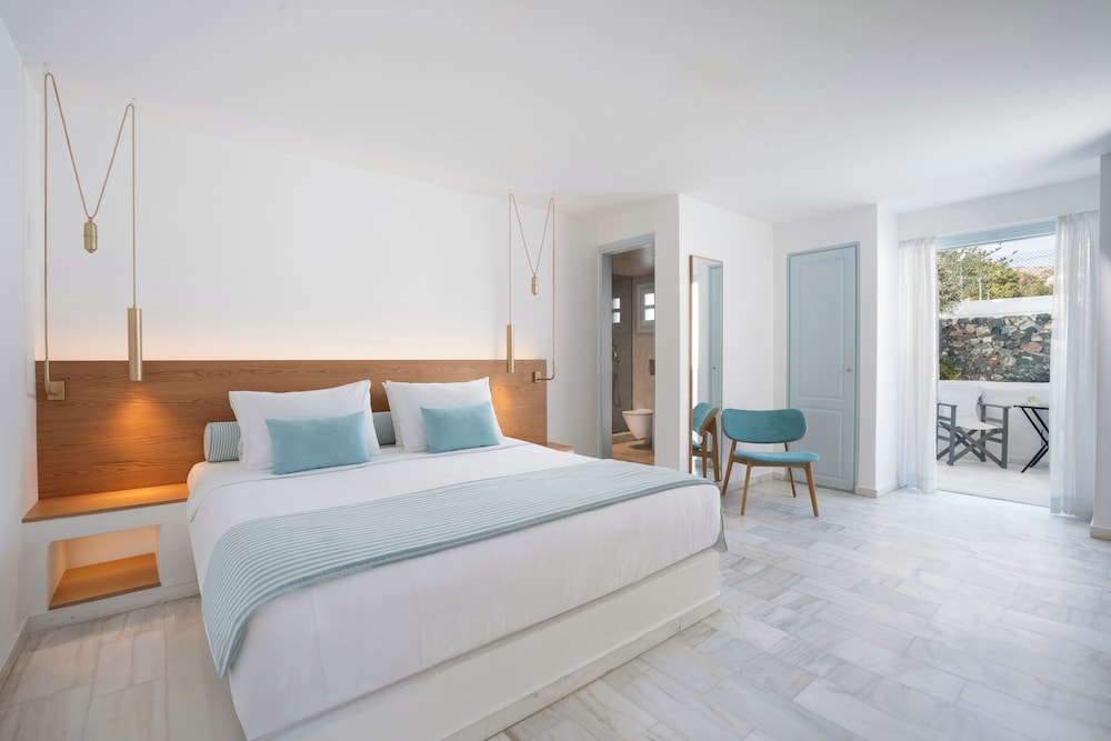 Santorini Kastelli Resort — Hotel rooms in Kamari, South Aegean