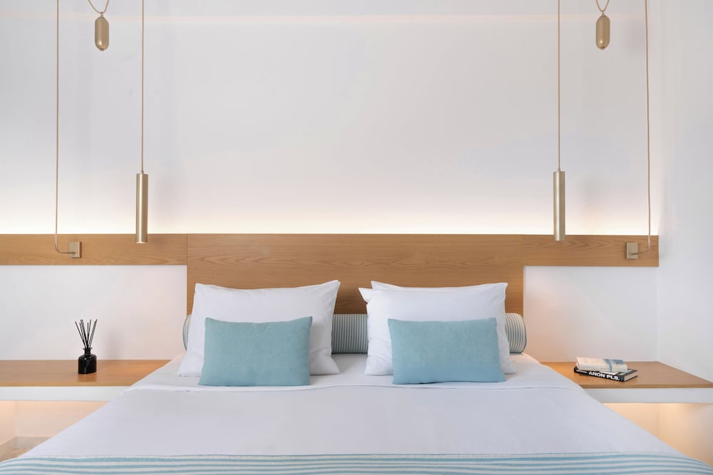 Santorini Kastelli Resort — Hotel rooms in Kamari, South Aegean