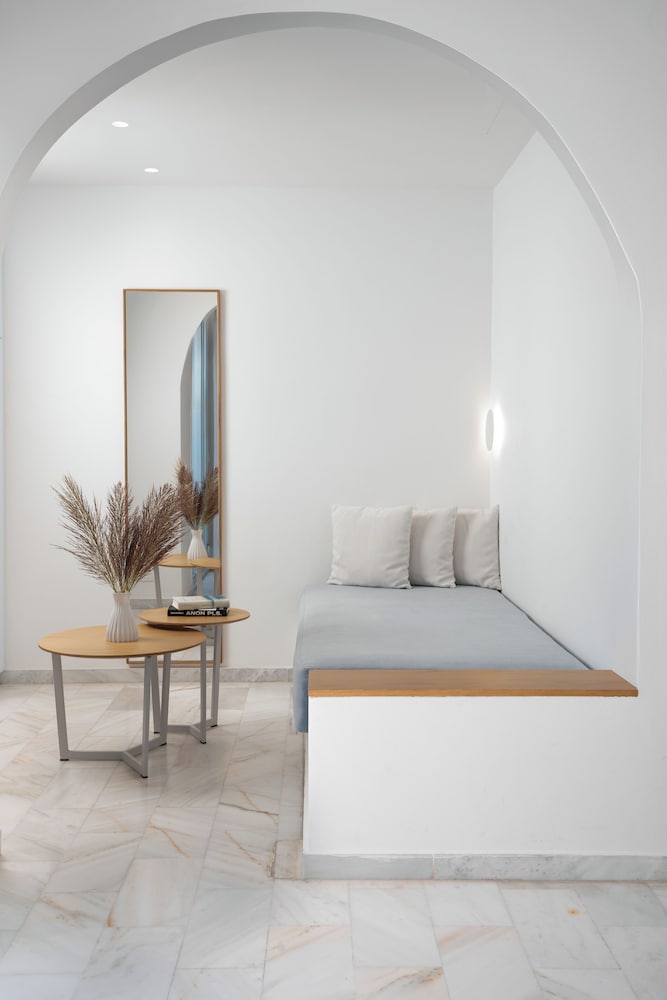 Santorini Kastelli Resort — Hotel rooms in Kamari, South Aegean