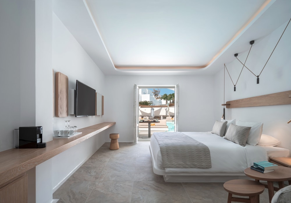 Santorini Kastelli Resort — Hotel rooms in Kamari, South Aegean