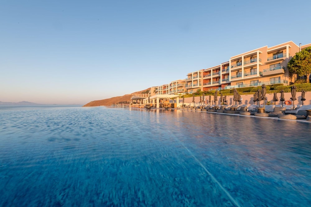 Michelangelo Resort and Spa — Swimming pool in Psalidi, South Aegean