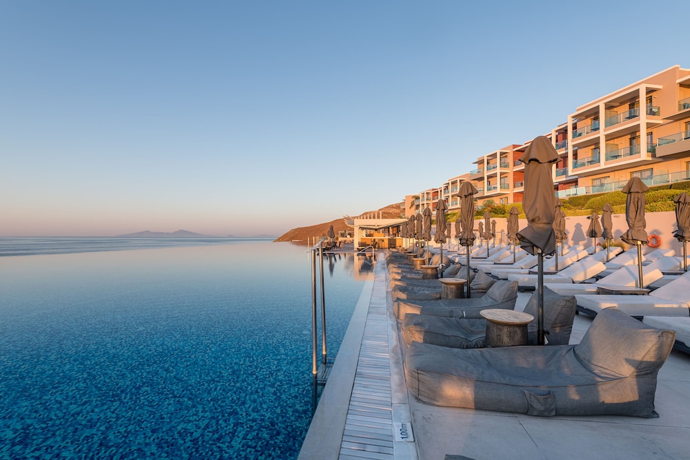 Michelangelo Resort and Spa — Swimming pool in Psalidi, South Aegean