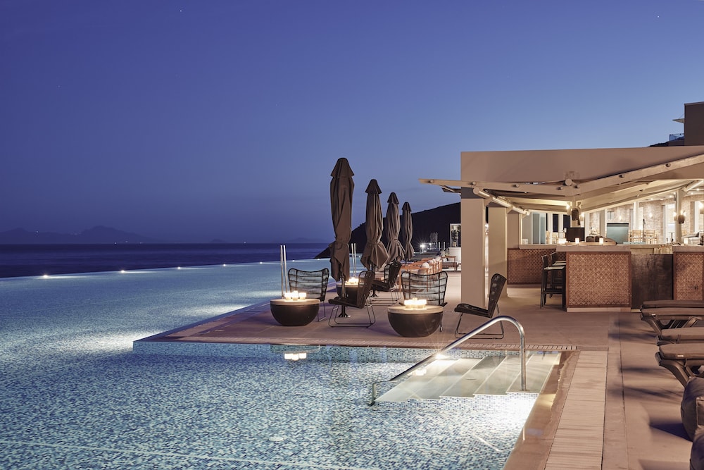 Michelangelo Resort and Spa — Swimming pool in Psalidi, South Aegean