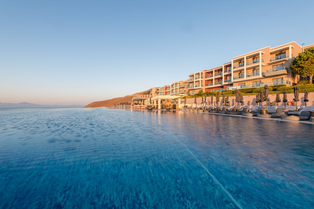 Michelangelo Resort and Spa — Swimming pool in Psalidi, South Aegean