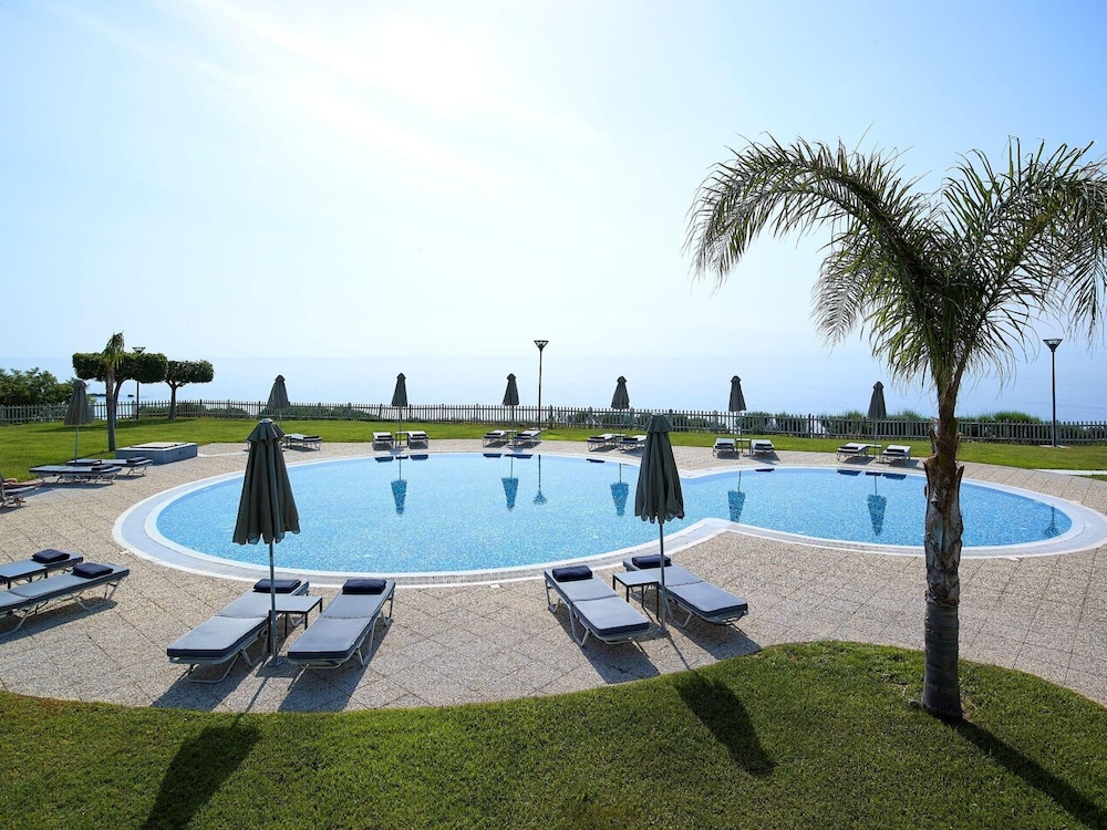 Michelangelo Resort and Spa — Swimming pool in Psalidi, South Aegean