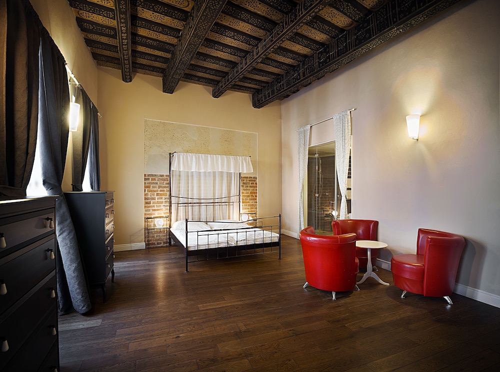 Hotel & Residence U Tri Bubnu — Hotel rooms in Prague, Prague