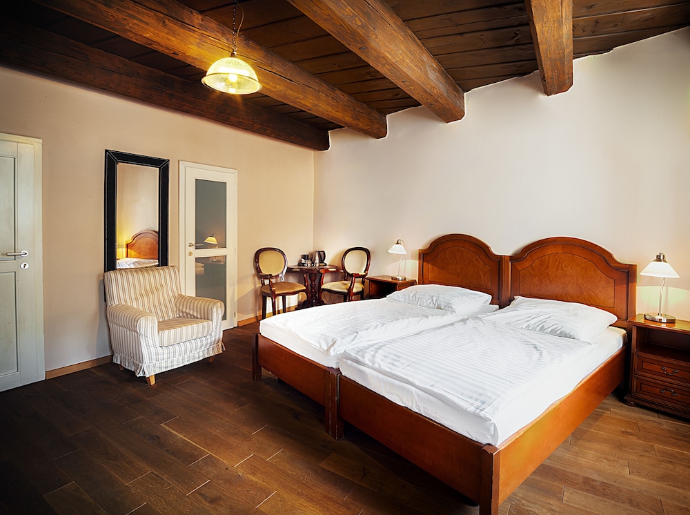 Hotel & Residence U Tri Bubnu — Hotel rooms in Prague, Prague