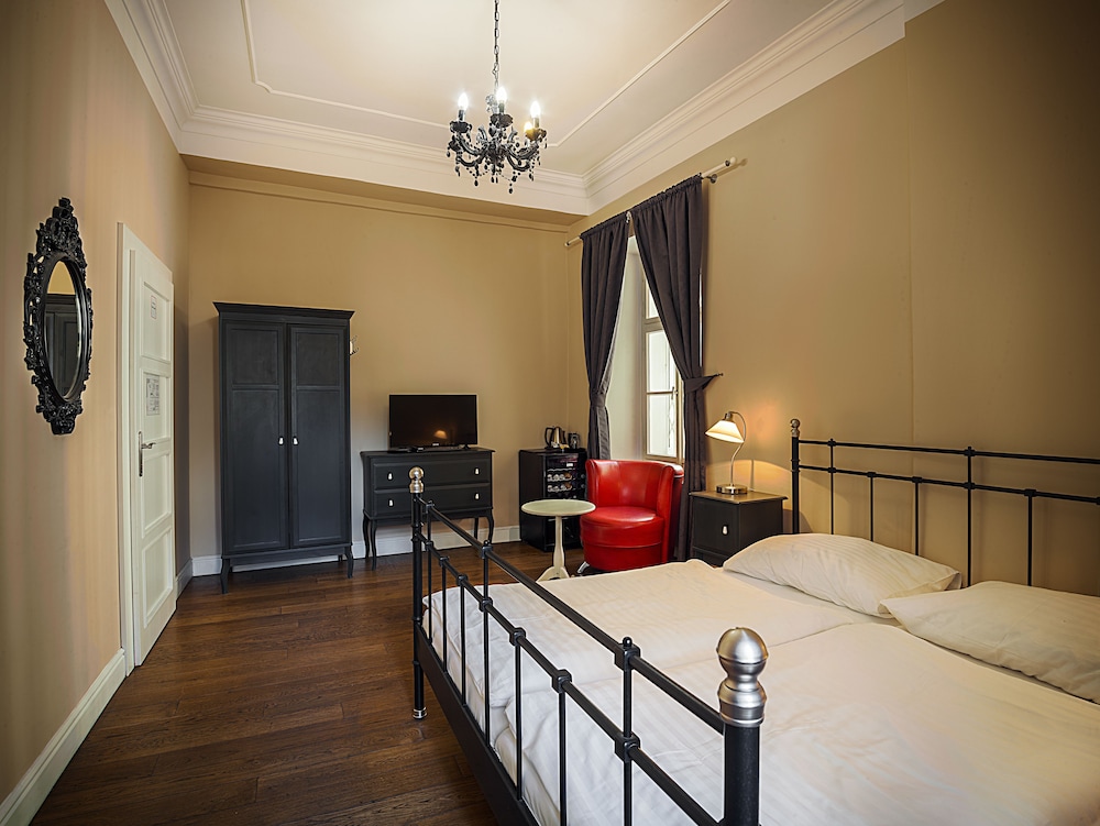 Hotel & Residence U Tri Bubnu — Hotel rooms in Prague, Prague