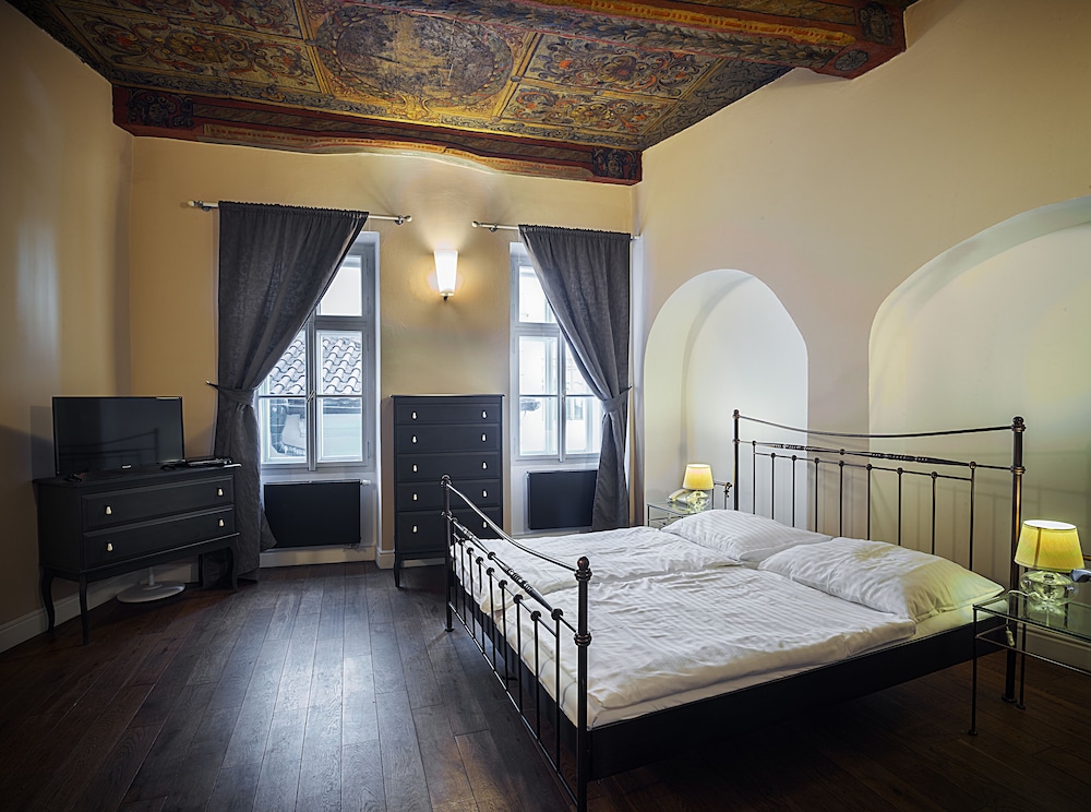 Hotel & Residence U Tri Bubnu — Hotel rooms in Prague, Prague