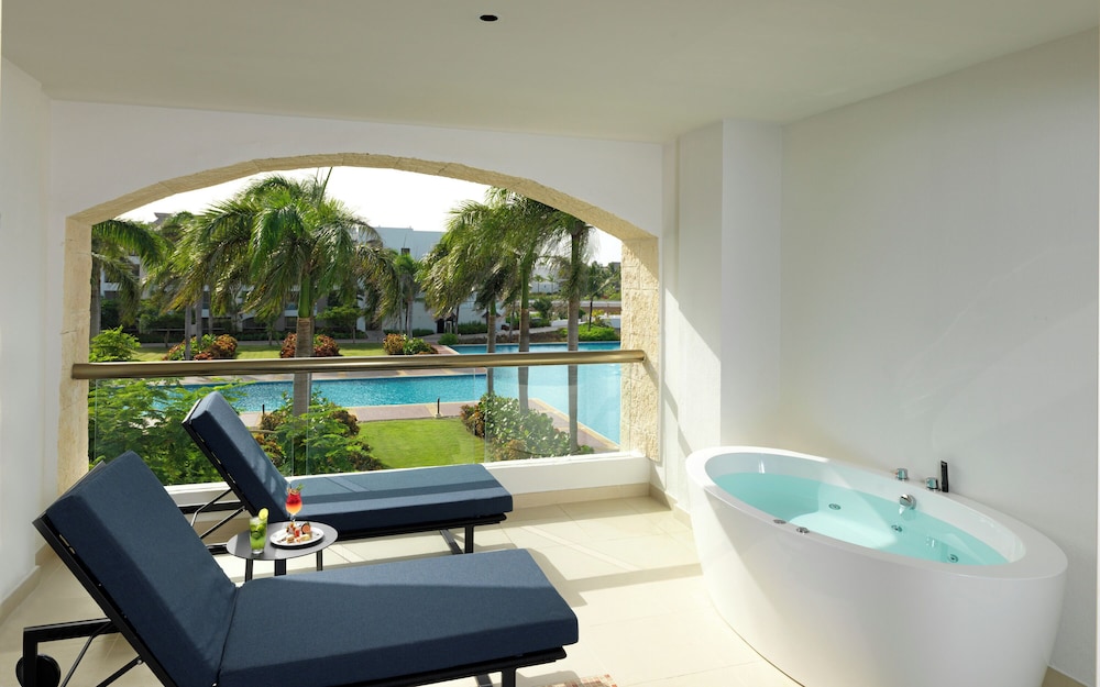 Hard Rock Hotel & Casino Punta Cana an All-Inclusive Resort — Swimming pool in Bavaro, La Altagracia