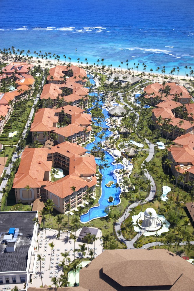 Majestic Elegance Punta Cana - All Inclusive — Hotel building in Bavaro, La Altagracia