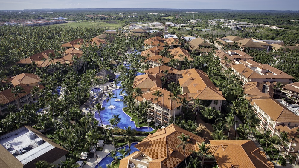 Majestic Elegance Punta Cana - All Inclusive — Hotel building in Bavaro, La Altagracia