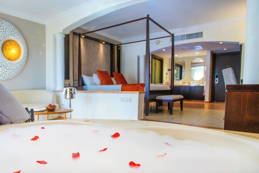 Majestic Elegance Punta Cana - All Inclusive — Hotel rooms in Bavaro, La Altagracia