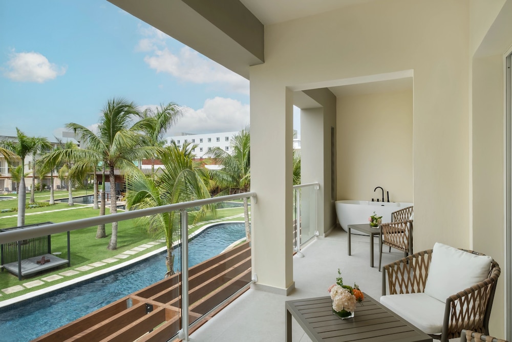 Dreams Royal Beach Punta Cana - All Inclusive — Hotel rooms in Bavaro, La Altagracia