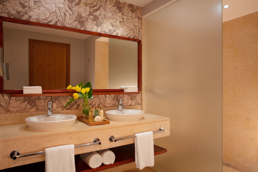 Dreams Royal Beach Punta Cana - All Inclusive — Hotel rooms in Bavaro, La Altagracia